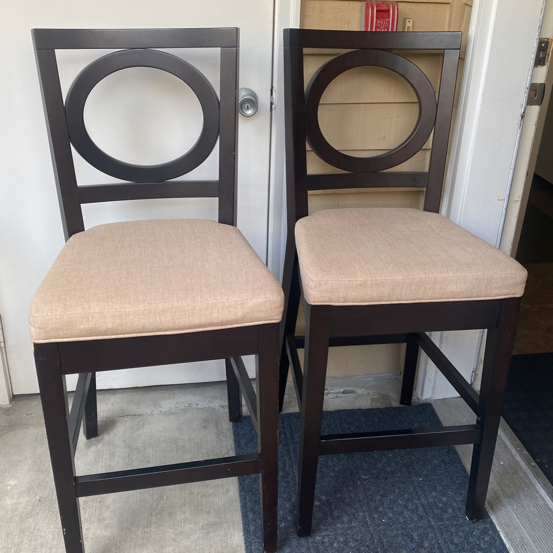 Tall barstools