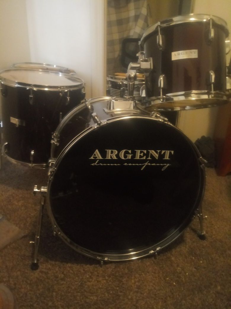 Argent 4 piece drum set
