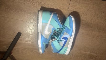 Nike dunks high top size 10.5