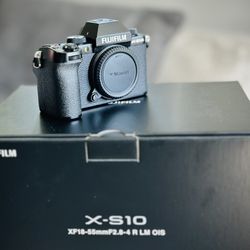 Fujifilm X-S10 w/ 18-55 F2.8-4 Kit Lens