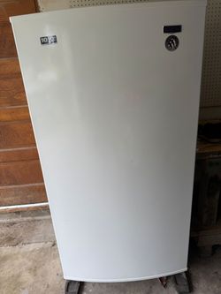 Maytag 16cu ft Frost-Free Freezer