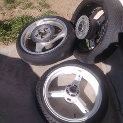 Tengo Estás Llantas De Motocicleta 🏍️ Cambio Por Herramienta 