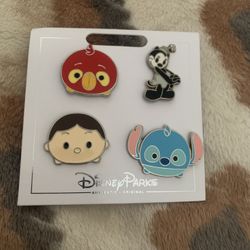 Set of 4 disney pins