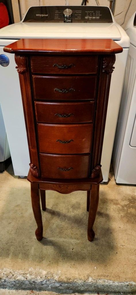 Wintage Wooden Jewelery Organizer