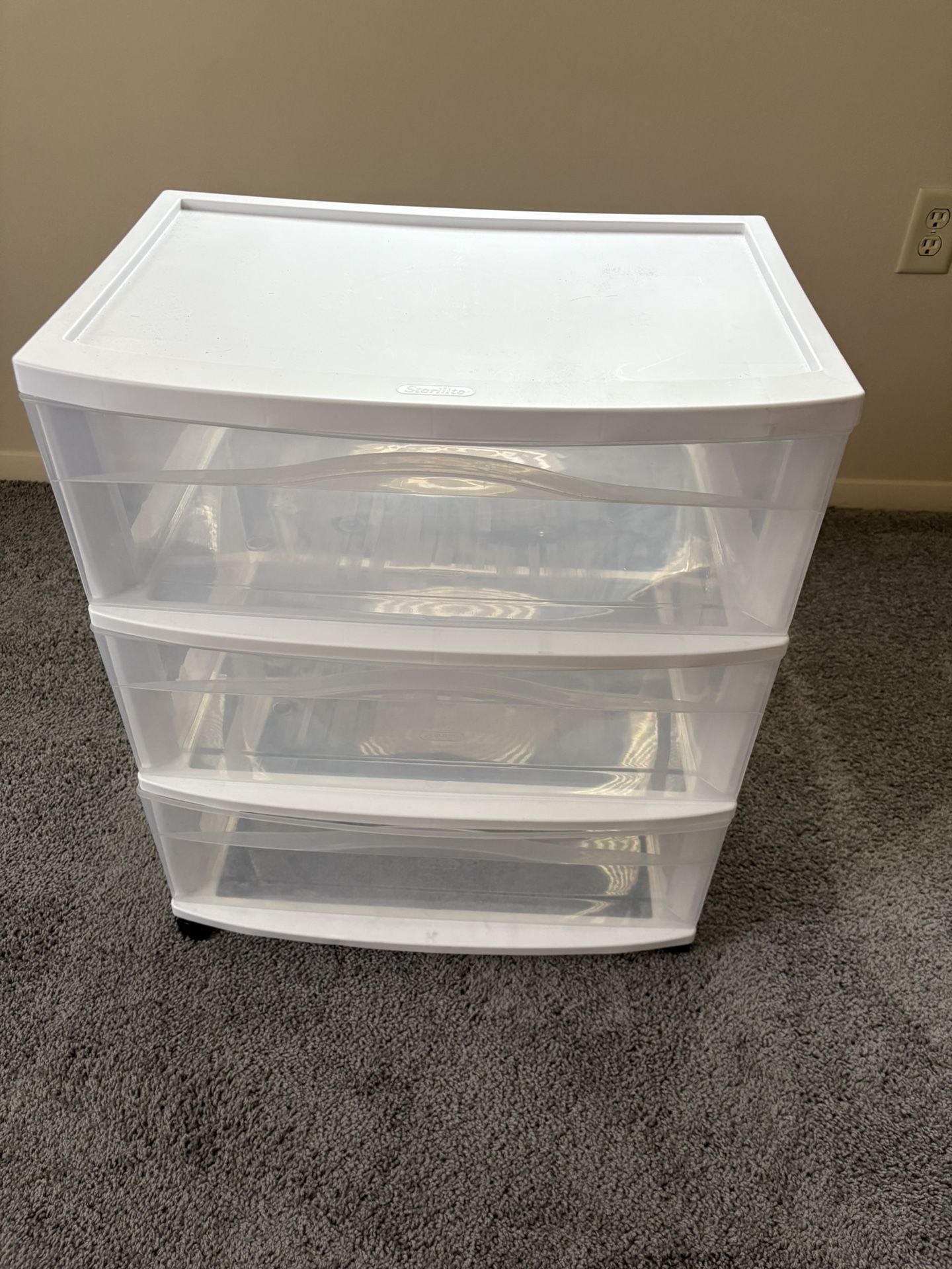 Plastic drawer