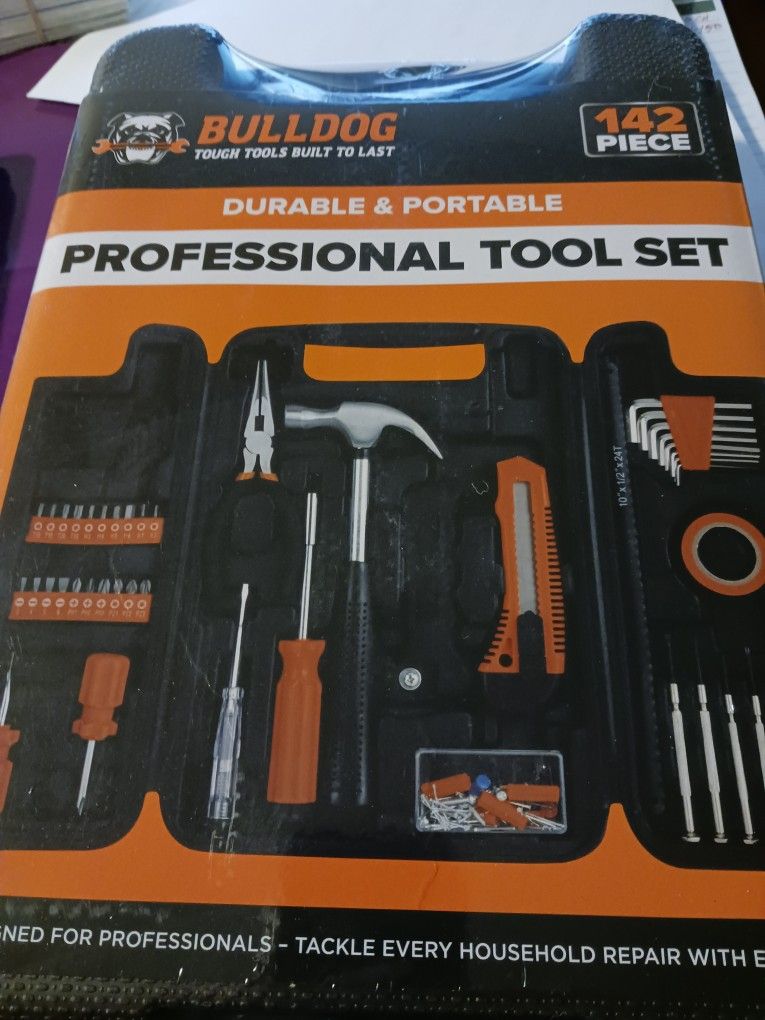 PORTABLE TOOL SET