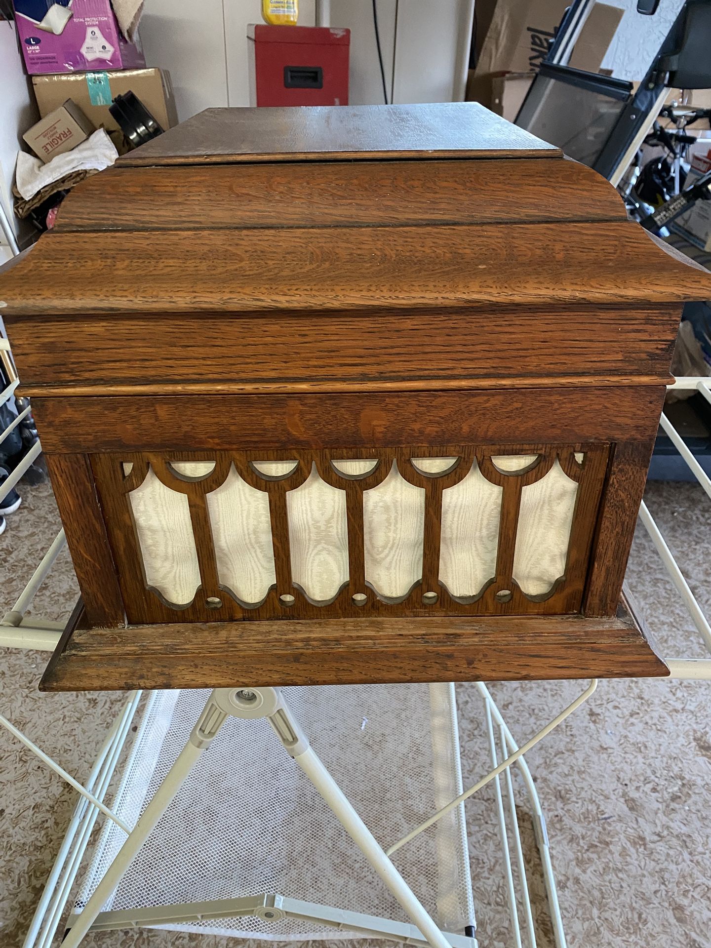 athe Freres Phonograph Model VI.