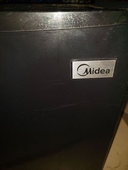 Midea Mini Fridge Black