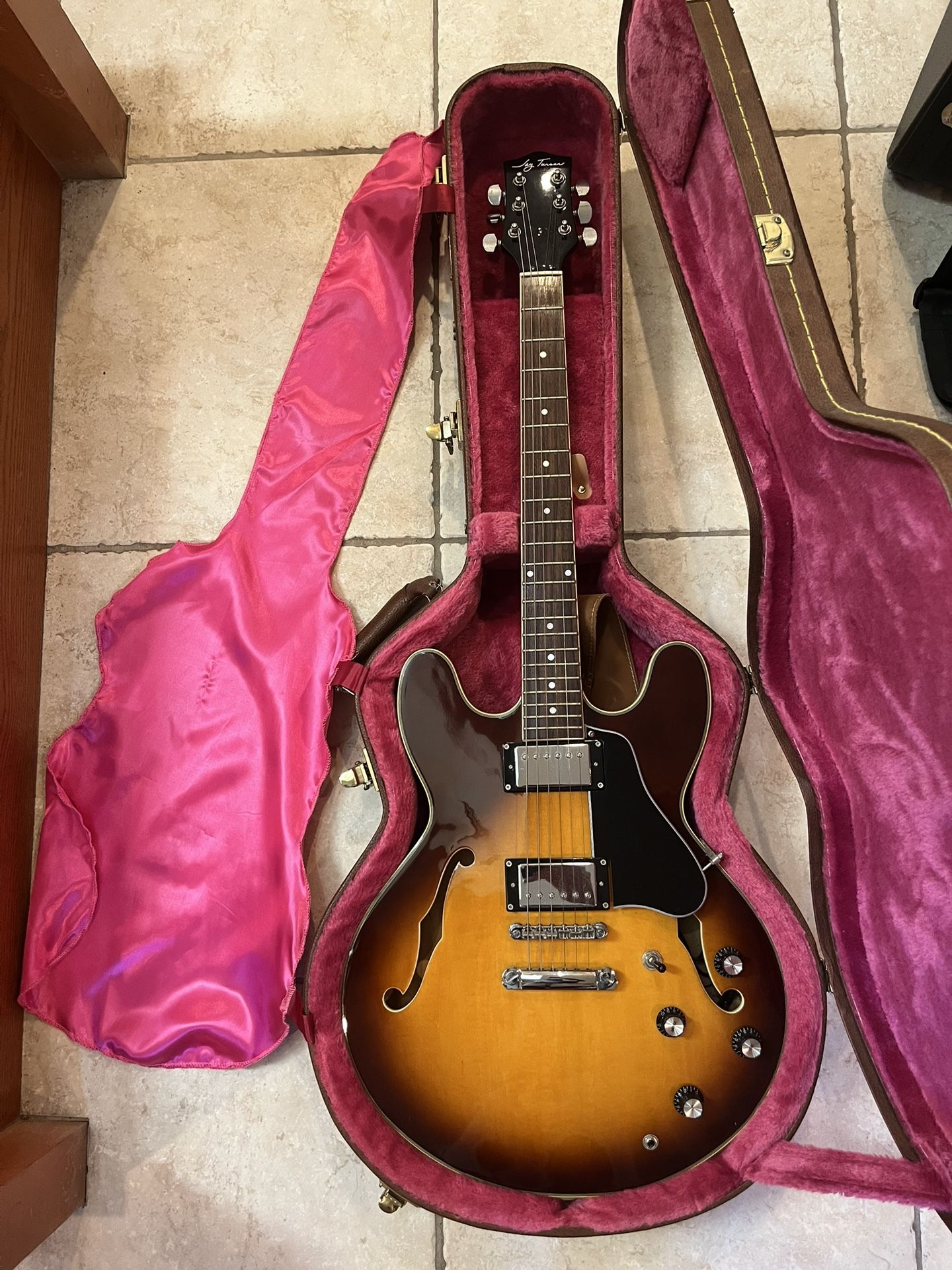Jay Turser Semi Hollow Guitar (Mint) w/ Gator Leather Hardshell Case