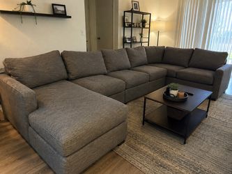 CRATE & BARREL SECTIONAL COUCH