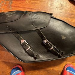 Harley Davidson leather saddlebags for dyna/sportster