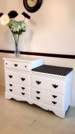 Dresser bench