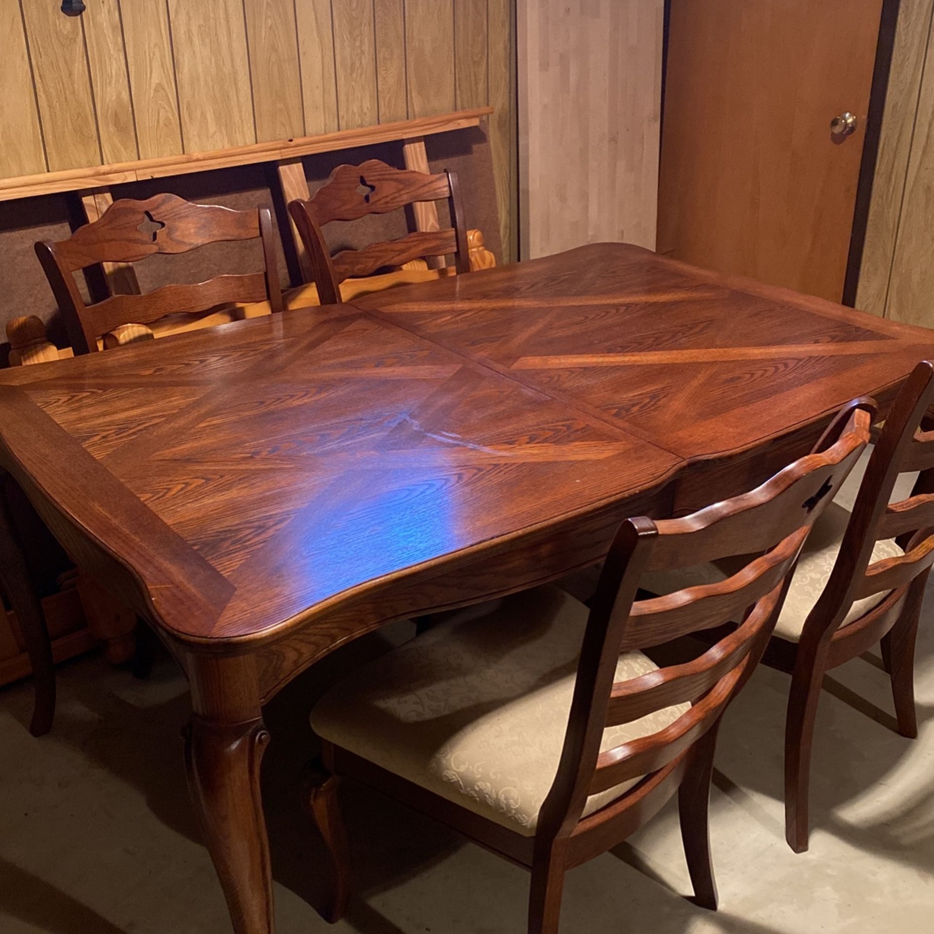 Wooden Dinning Room Table 