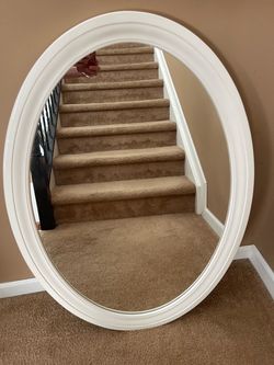 Stanley Furniture White Oval Wall Mirror 25” x 36¼”