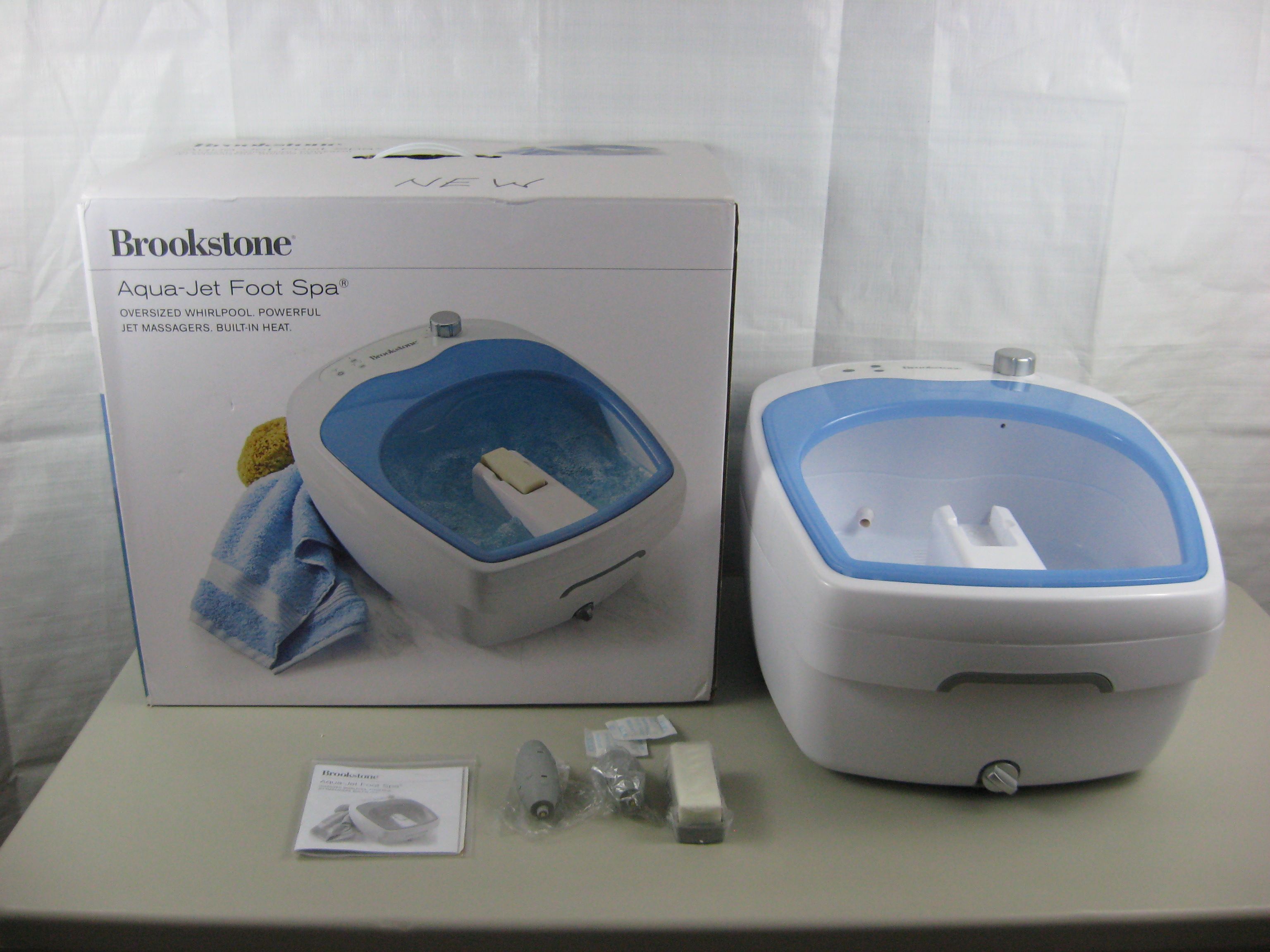 Brookstone Heated AQUA-JET FOOT SPA Whirlpool Spa Massage 728219 New Open Box