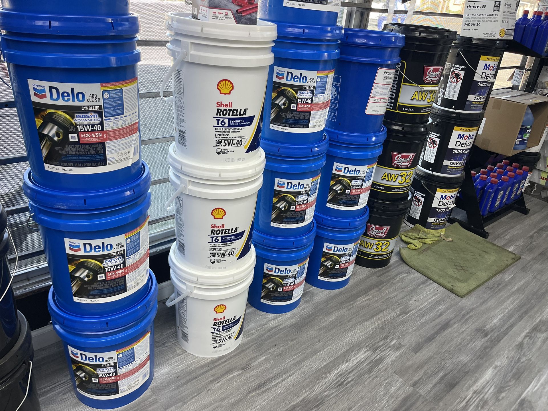 Aceites. DELO ROTELLA. DELVAC.  VP RACING 