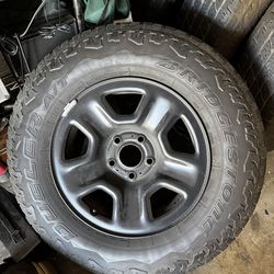 Bridgestone Tires Dueler A/T 2475R17