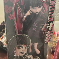 Monster High Collectable ( Elissabat ) 
