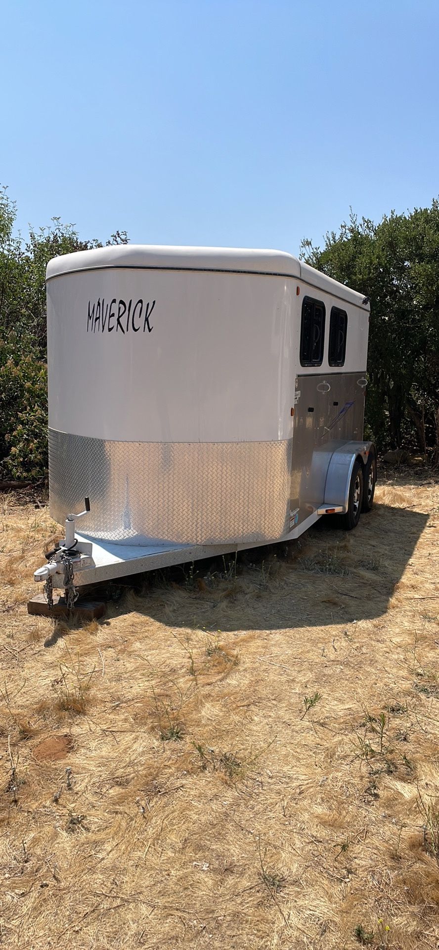 2014 maverick, two horse slant, extra night lighting, custom aluminum wheels