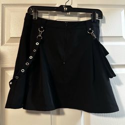 Black skirt with side pocket