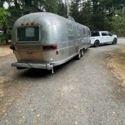 1976 31' Airstream Sovereign ($2400)