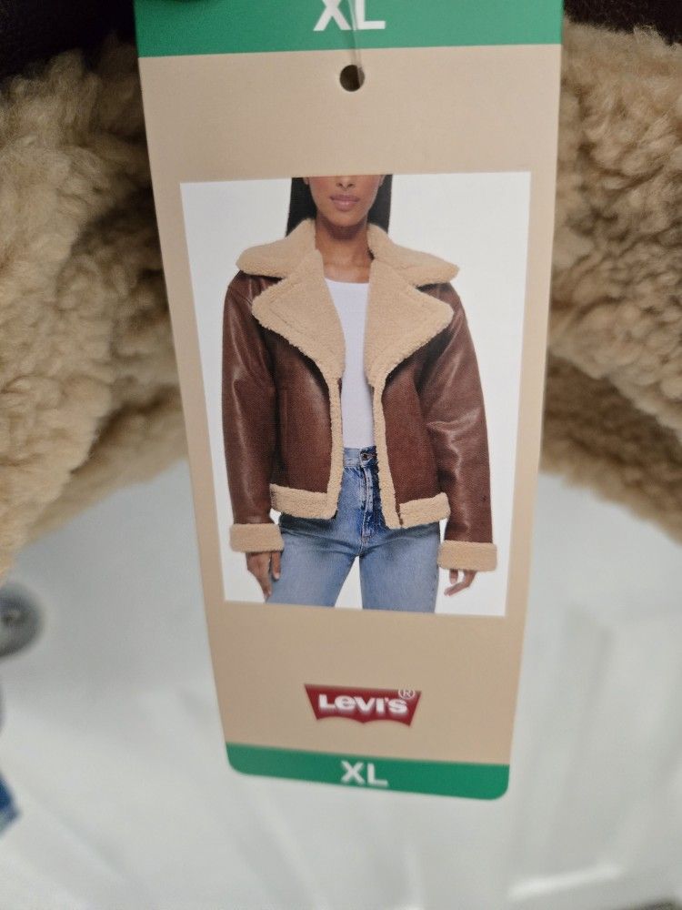 CHAMARRA NUEVA LEVI'S DE MUJER SIZE XL