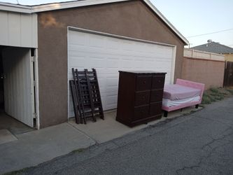 Good Free Furniture in the ALLEY!