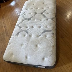 Twin Mattress with pull tabs 
