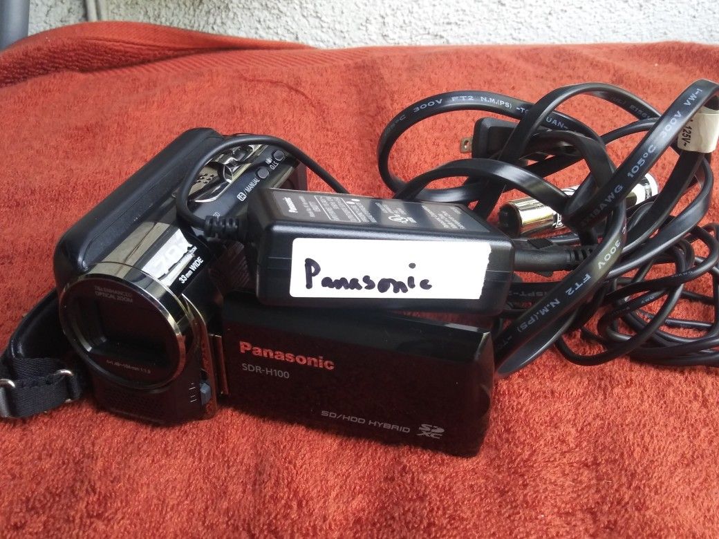 Video camera Panasonic comes equipped with Panasonic charger