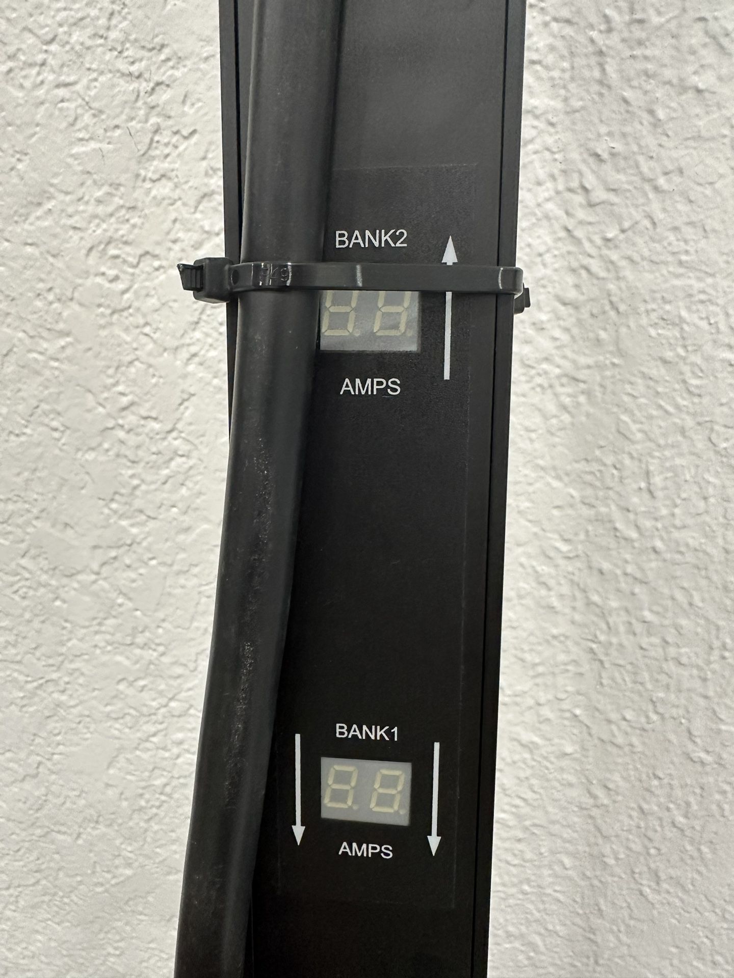 Tripp.lite Regleta de Corriente 30 Tomás Para Enganchar