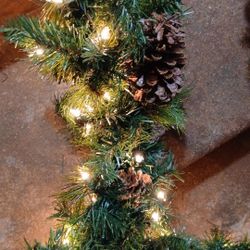 Light Up 8 Foot Garland 