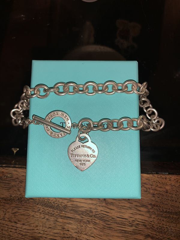 Authentic Tiffany & Co Heart Toggle Necklace for Sale in Lake Forest, CA - OfferUp