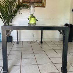 CRYSTAL TABLE FOR 8 PEOPLE