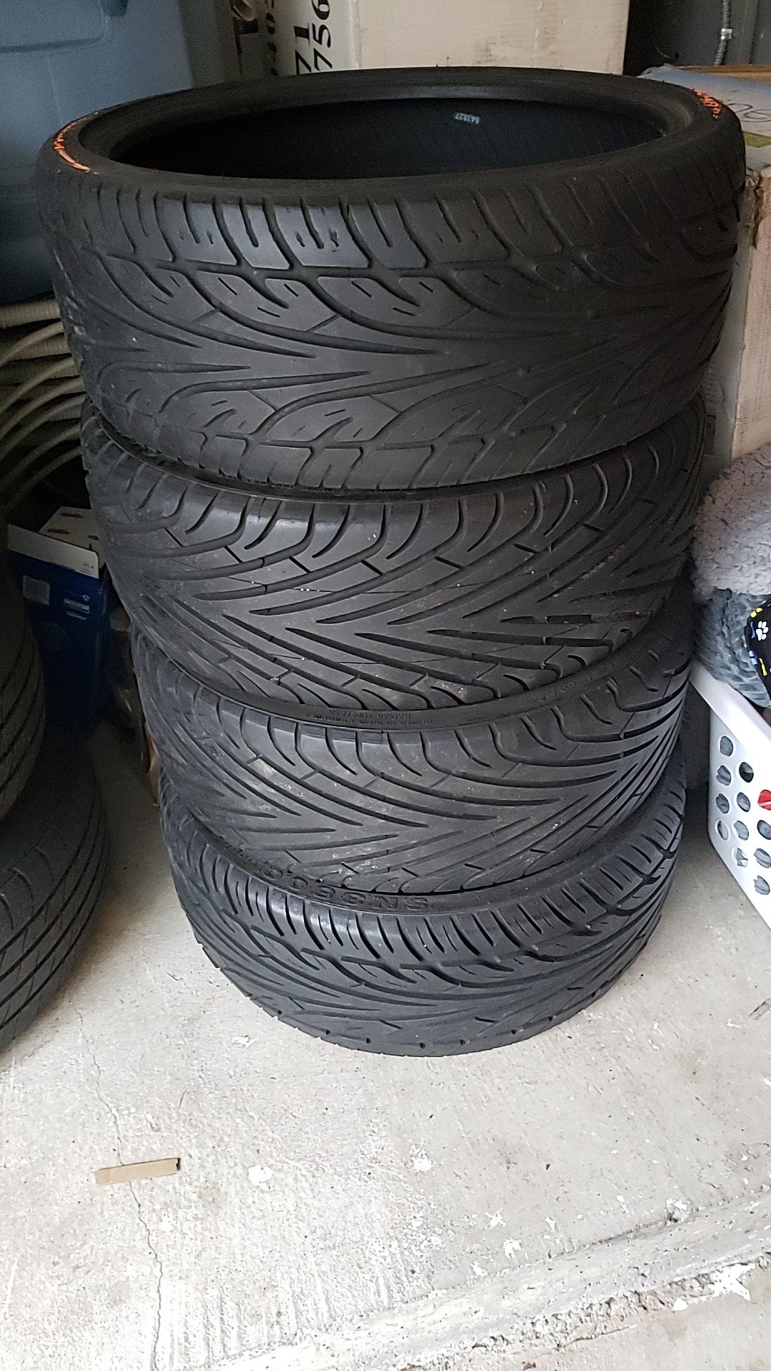 Gomas, tires