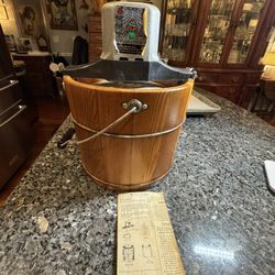 VINTAGE SEARS AND ROEBUCK ICE CREAM MAKER MODEL 238