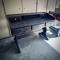 Mid-Century Pine Trestle Desk (53ʺ W × 23ʺ D × 37ʺ H)