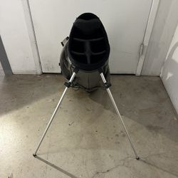 6 WAY GOLF BAG WITH BACKPACK STYLE STRAP AND STAND - GOOD CONDITION!