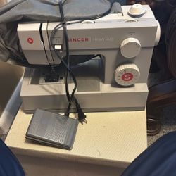 Singer Heavy Duty Sewing machine