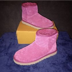 UGG Arden Lonely Hearts boots womens size 10