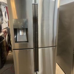 ✨ Beautiful Samsung 4-Door Counter-Depth Refrigerator! ✨