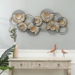 LuxenHome 47.05-in W x 22.24-in H Metal Floral Wall Sculpture ，WHA1087