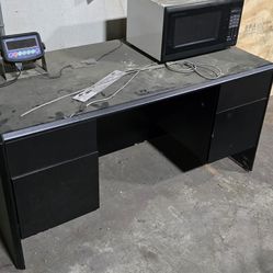 Black table - Four drawers