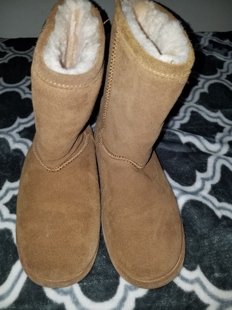 Woman Bearpaws boots