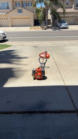Huscavarna 128 LD gas weed eater excellent condition works perfect