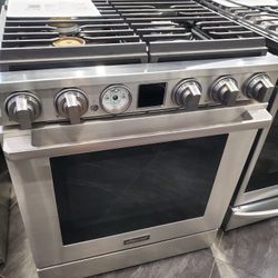 Dacor 30 Inch Freestanding Gas Smart Range For $5100
