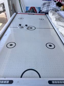 Air hockey table
