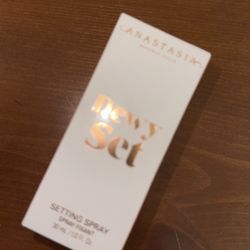 Anastasia Beverly Hills Dewy Setting Spray