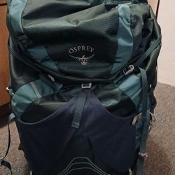 Eja 58 women's Osprey hiking backpack XS/S excellent condition 