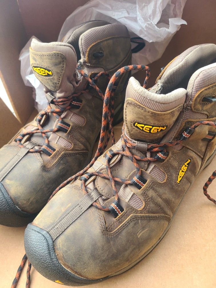 KEEN KEY-TECH BOOTS (Brand New)