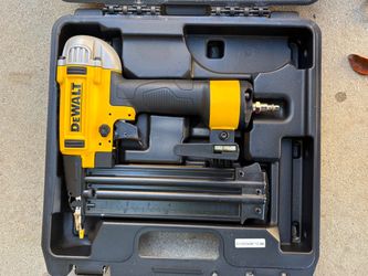 DEWALT 18-Gauge Pneumatic Brad Nailer (DWFP12233) - Like New with Case